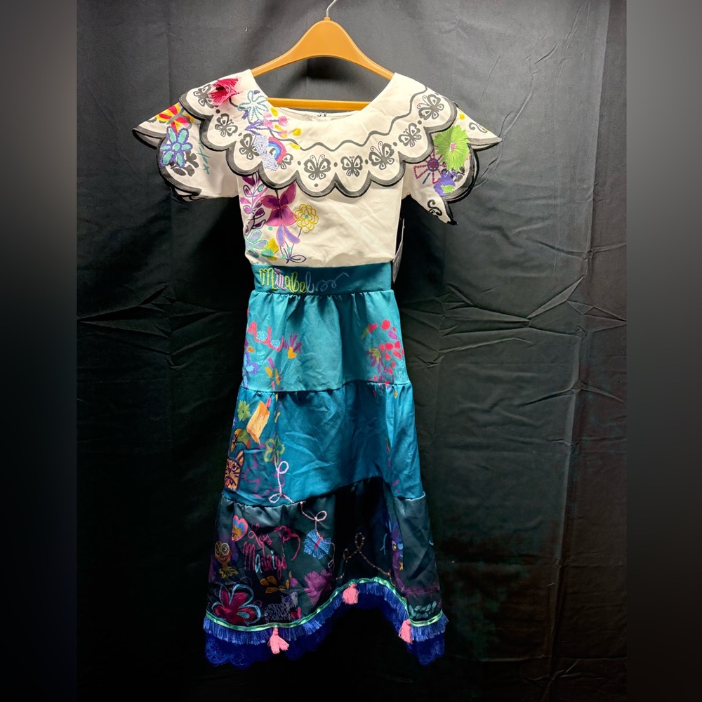 NWT Disney Encanto Mirabel girl's fancy-dress costume sz 9/10 (11AM)